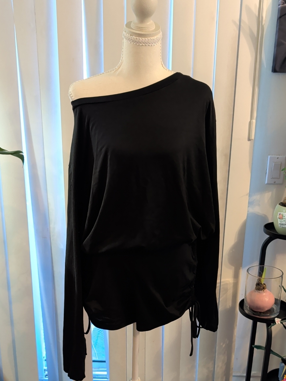 Cider Black Off-Shoulder Long Sleeve Romper xL